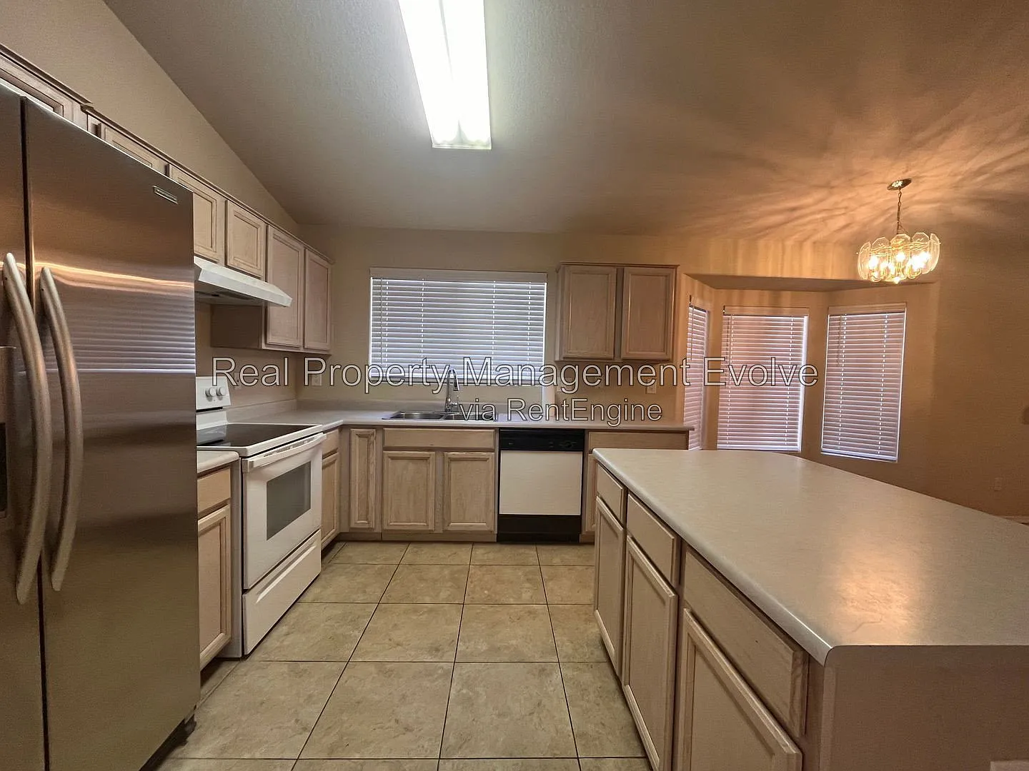 3 bed, 2.0 bath, 1683 sqft, $2,250 — Photo 3