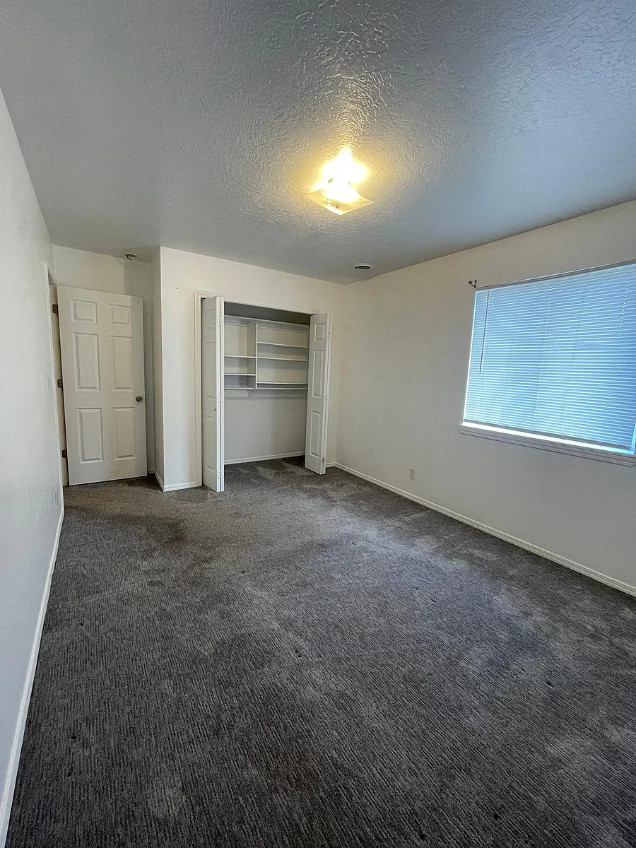 Building Photo - Camas St