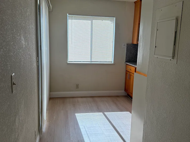 336 S Willard Ave — Photo 12