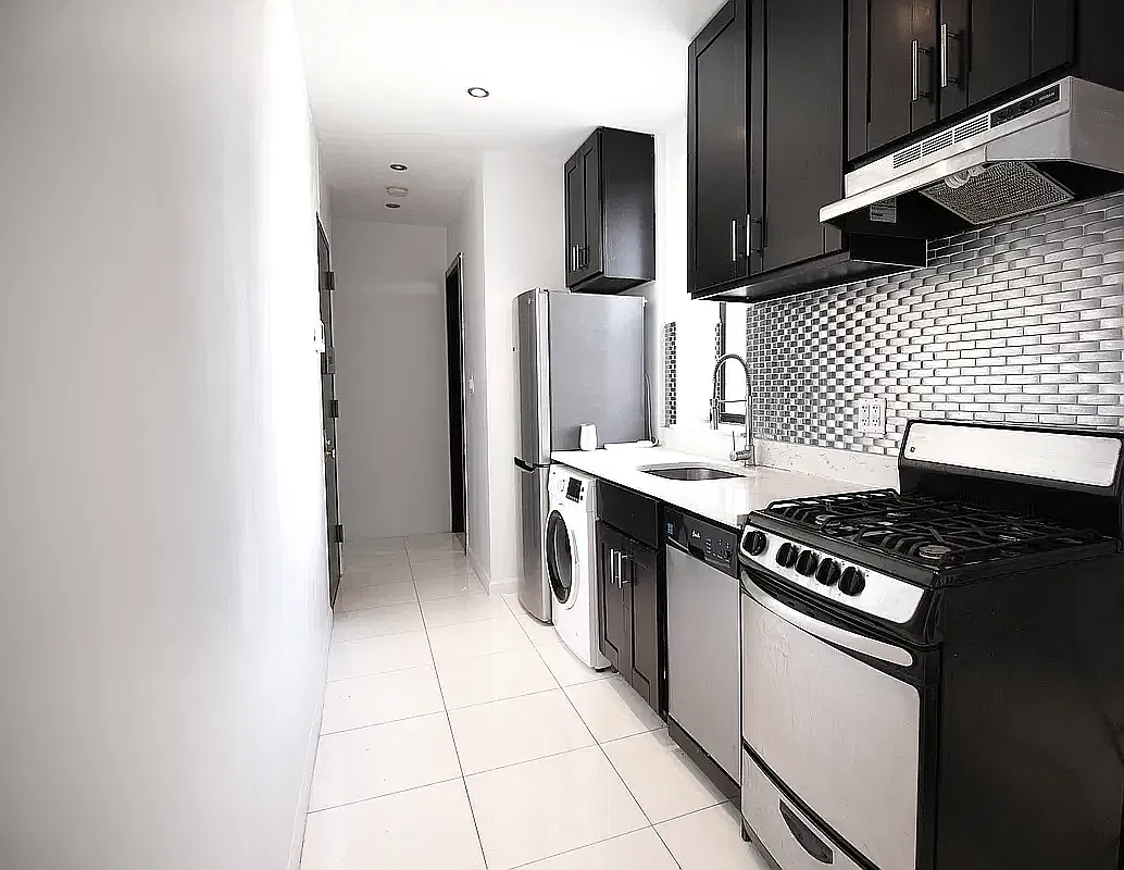 953 Columbus Avenue — Photo 3