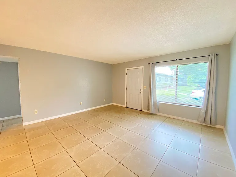 605 Northlake Blvd #63 — Photo 3