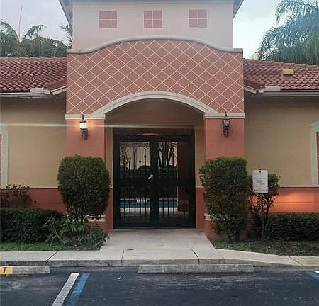 3rd image of 605 W Santa Catalina Cir