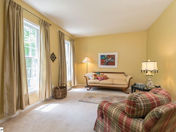 5th image of 16 Summer Glen Dr