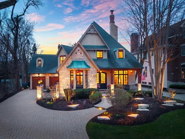 849 E Hillside Rd, Naperville, IL 60540