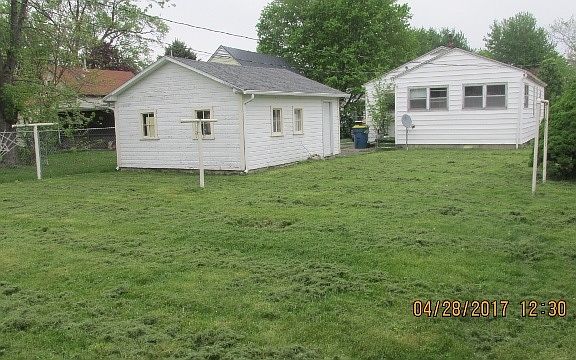 3rd image of 828 S Marion St