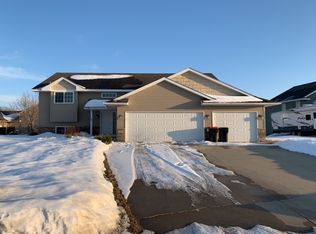 1221 Pheasant Ct, Belle Plaine, MN 56011