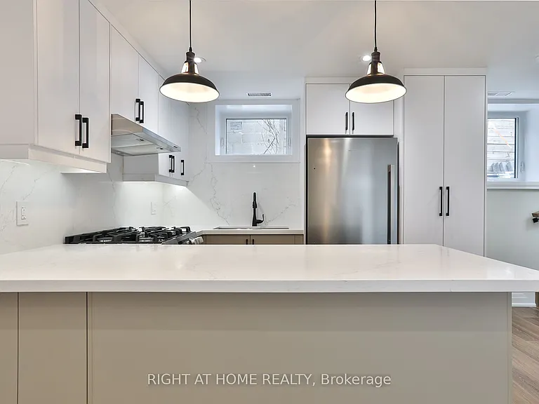 39 15th St #4 — Photo 10