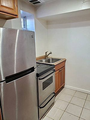 3rd image of 506 Reynolds Ave Floor 1