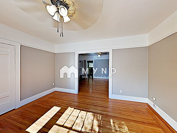 3rd image of 920 35th St APT 4