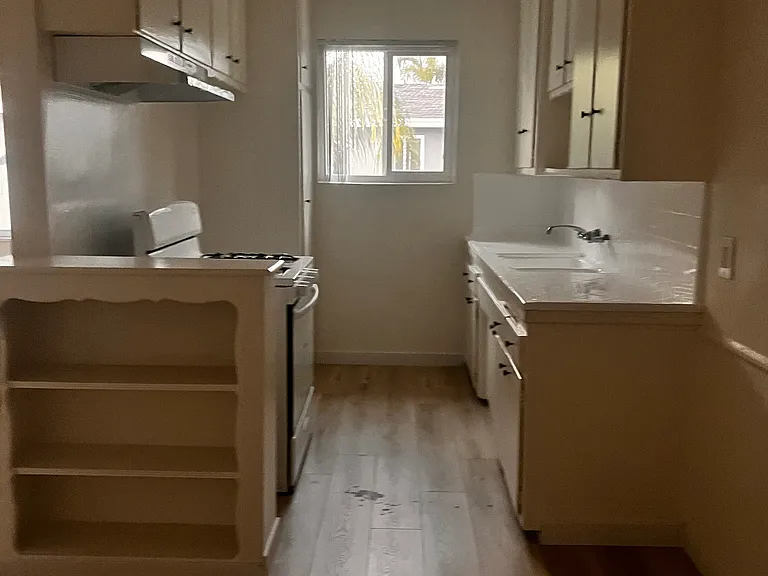 8010 Owensmouth Ave #10 — Photo 10