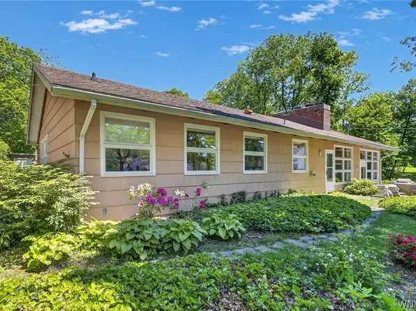 924 River Rd, Youngstown, NY 14174