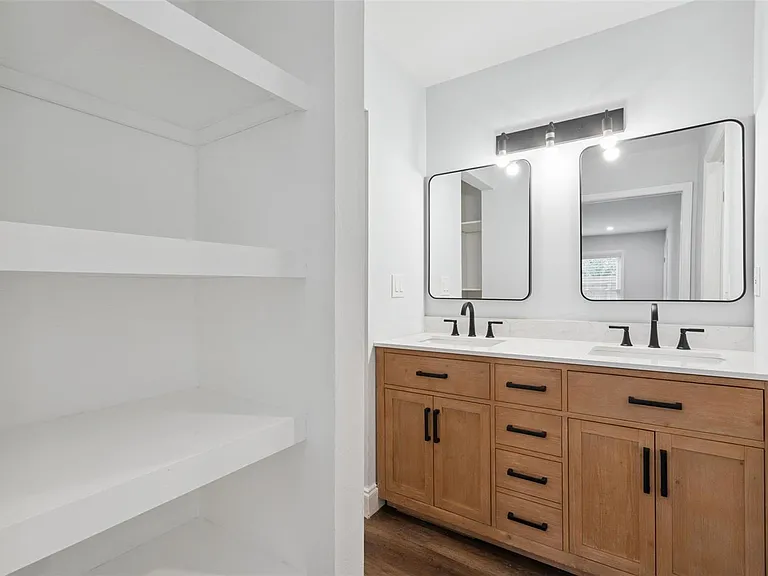 530 Hunter Cir — Photo 24