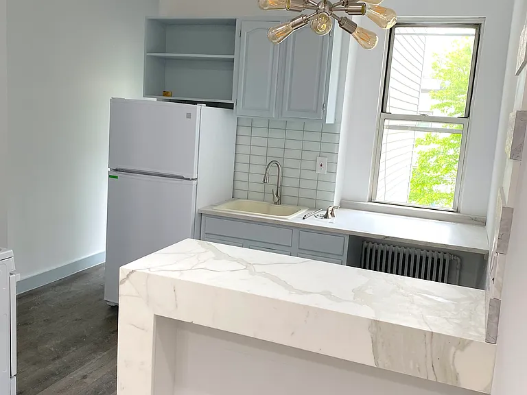 1918 Palmetto St #2R — Photo 2