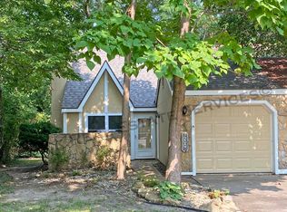 300 Birch Ln, Lawrence, KS 66044