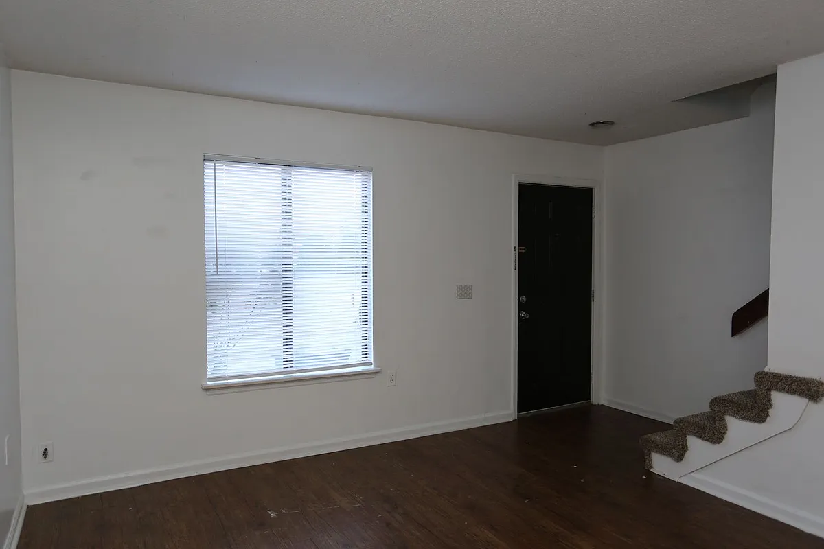 Building Photo - 251 Knight Dr #7
