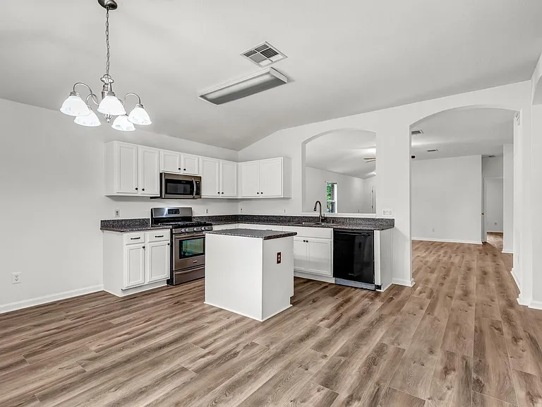 609 Golden Gate Dr — Photo 4