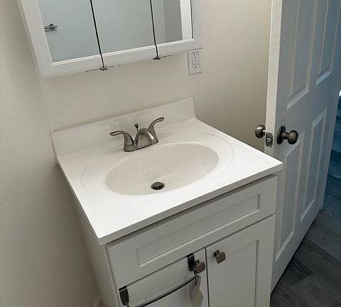 4th image of 1538 W 83rd St #1/4
