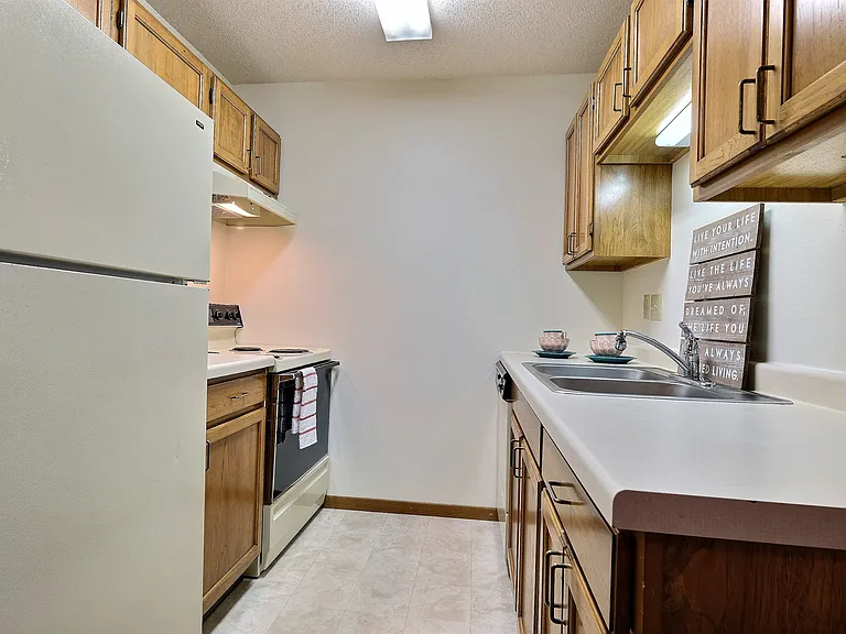 Fargo, ND Southgate Apartments | Kitchen