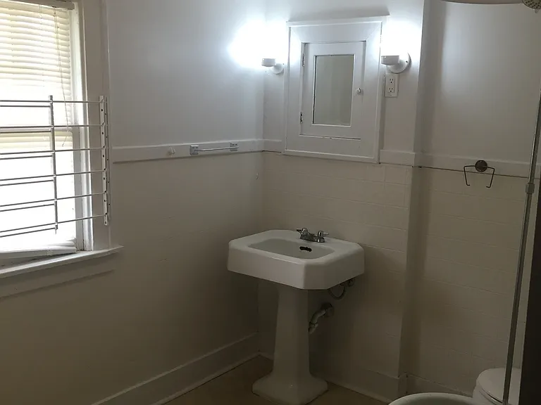 523 W Lapeer St #1/2 — Photo 10