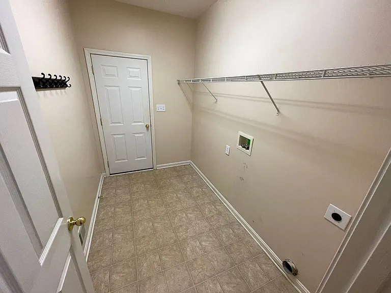 321 Arlington Meadows Dr — Photo 9