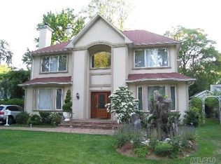 6 S Gate Rd, Great Neck, NY 11023