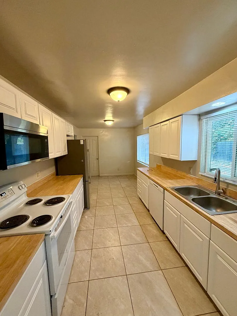 3 Bed 2 Bath House With New Luxury Vinyl Plank Flooring — Photo 1
