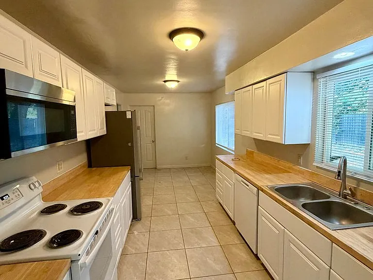 930 De Moll Dr — Photo 5
