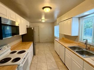 930 De Moll Dr, Redding, CA 96002
