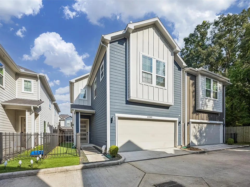 1209 W Tidwell Rd