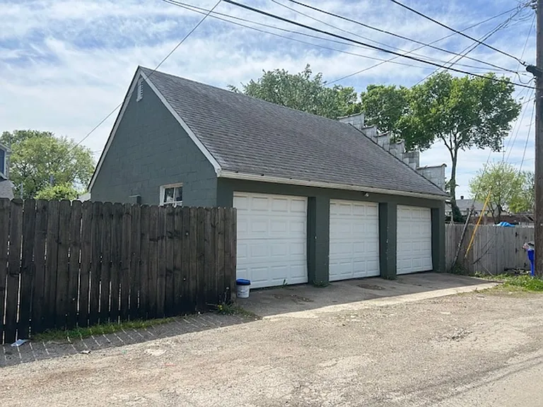 925 Xenia Ave — Photo 6