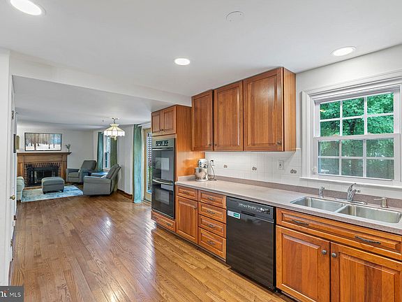 5th image of 6523 Koziara Dr
