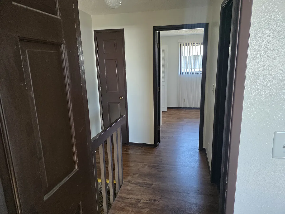 Building Photo - 208 NE 7th St #1