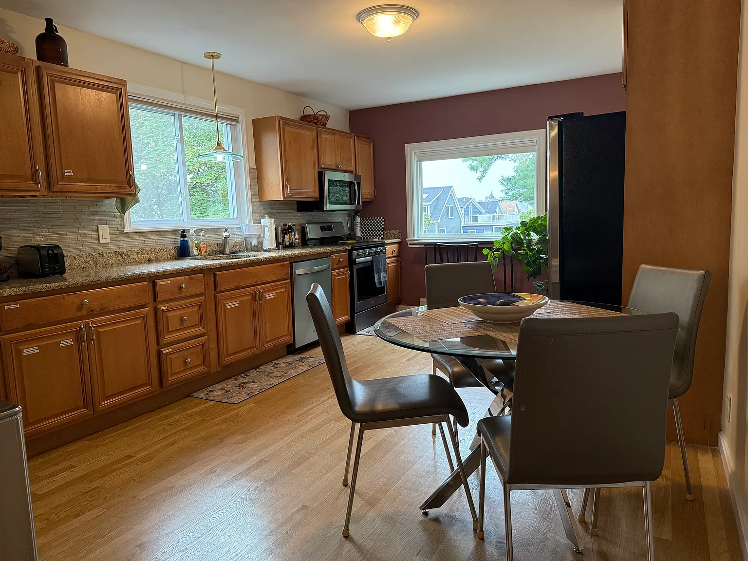3 bed, 1200 sqft, $3,950 — Photo 2