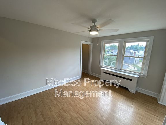 3rd image of 1003 Kenmore Ave APT 4