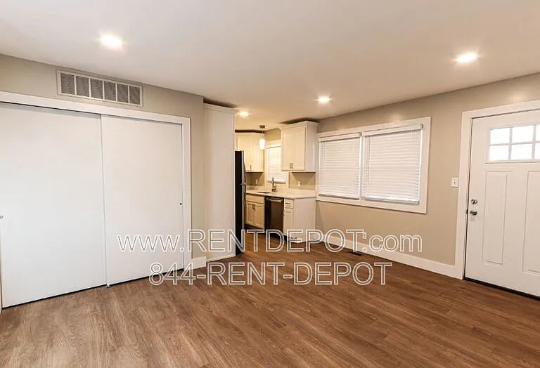 1330 SE 2nd St #112 — Photo 3