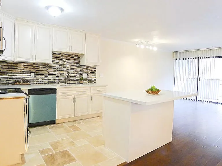 8332 Regents Rd #1K — Photo 6