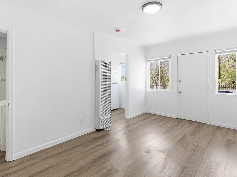 11901 S San Pedro St — Photo 1