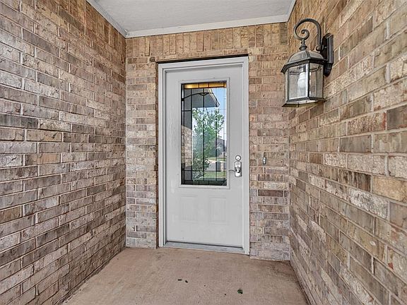 3rd image of 1828 Caribou Cir