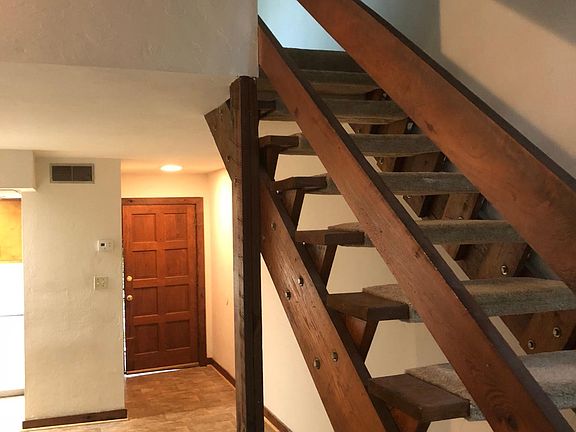 Strairs to Bedroom