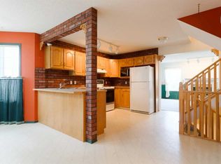 507 N Citadel Ter NW, Calgary, AB T3G3X3