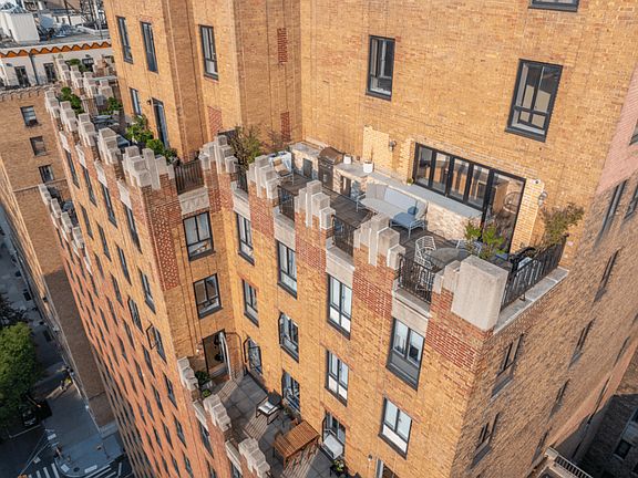 3rd image of 752 W End Ave APT 18C