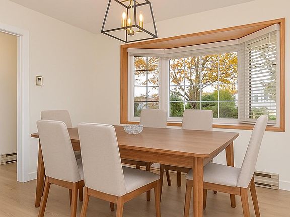 3rd image of 10880 Grandview Rd