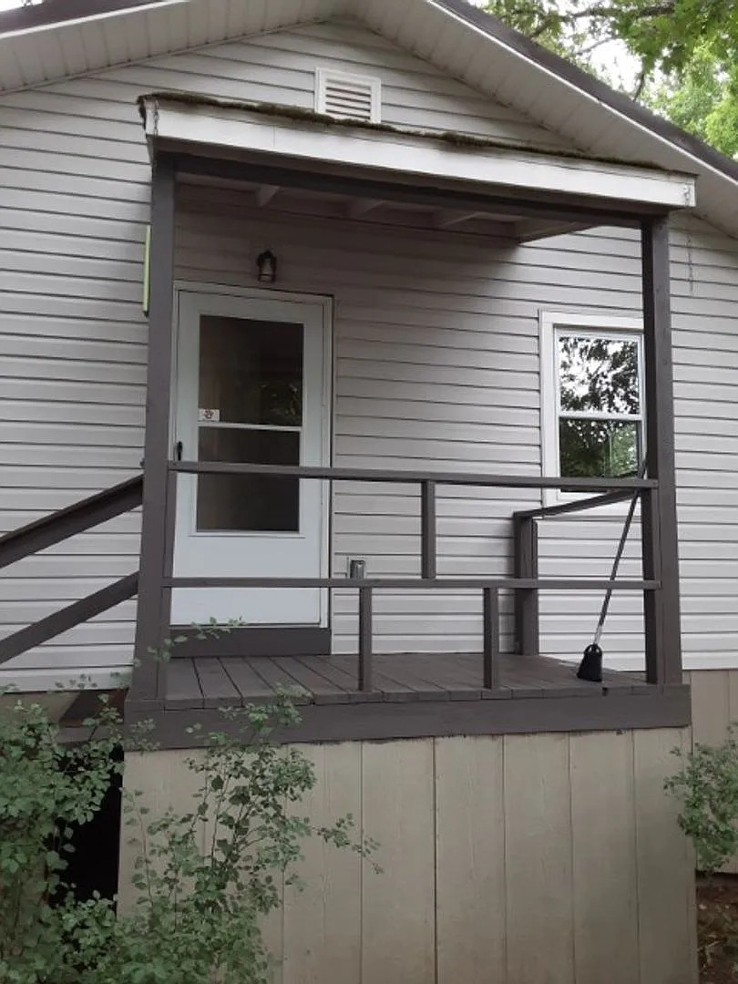Move in Ready and Located in Oak Ridge — Photo 2