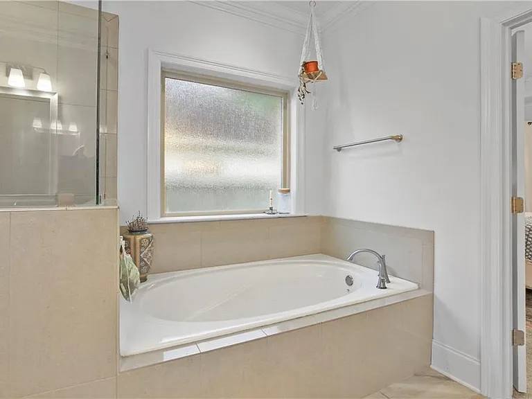 6020 Canary Dr — Photo 11