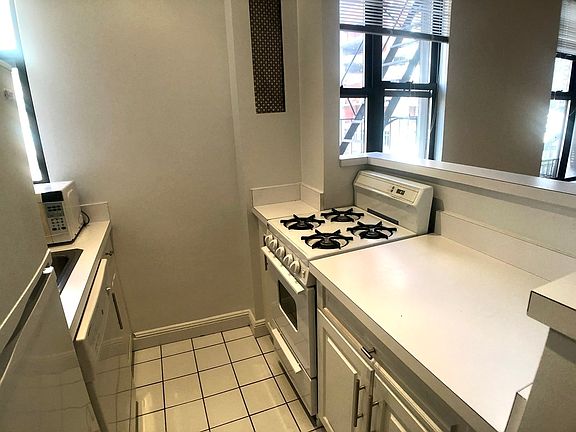 3rd image of 171 E 83rd St APT 5H