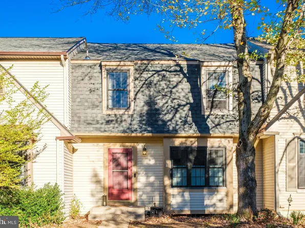 8 Berkeley Ct, Sterling, VA 20165