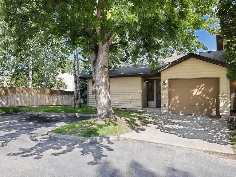 1711 W Koch St — Photo 8