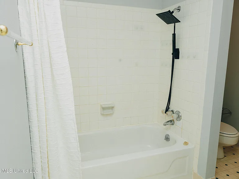 5125 Old Canton Rd #201 — Photo 16