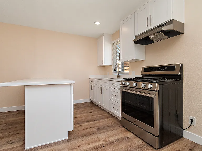 430 N Maria Ave — Photo 9