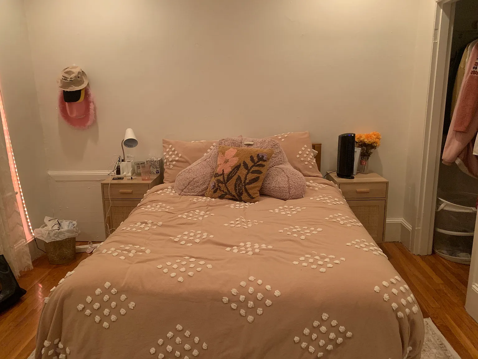 2 bed, 800 sqft, $4,050 — Photo 2